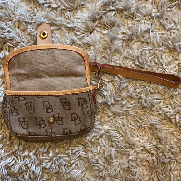 Authentic Dooney & Bourke Wristlet - Picture 4 of 8